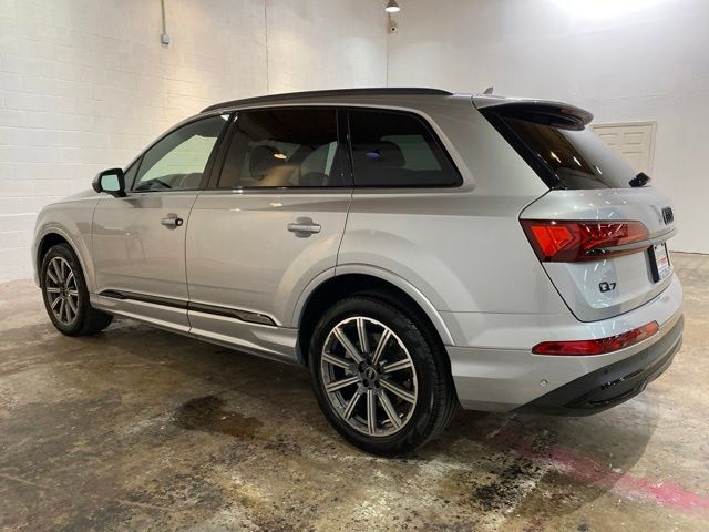 2022 Audi Q7 45 Premium Plus quattro