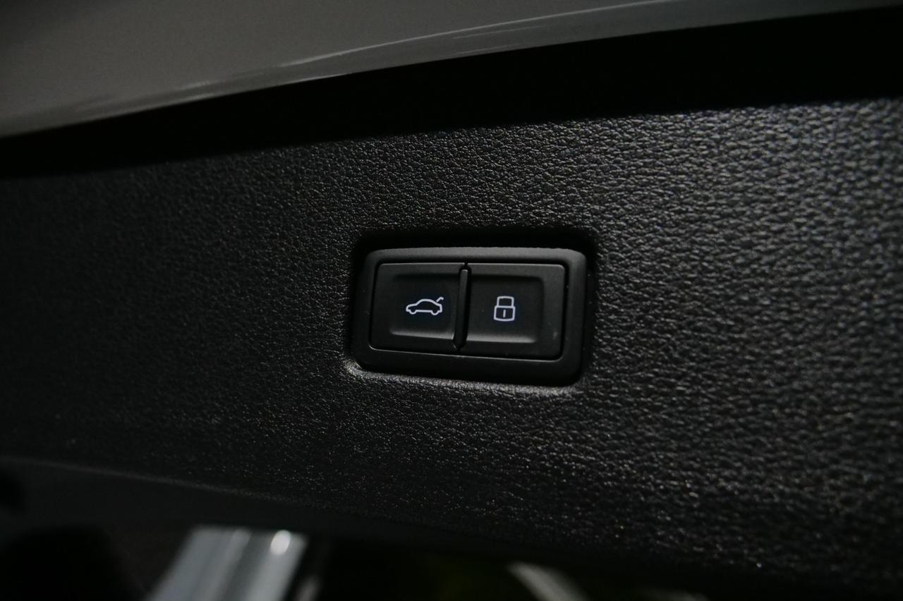 2022 Audi Q8 Premium Quattro / Convenience Package / PANO Sunroof! Lincolnton NC