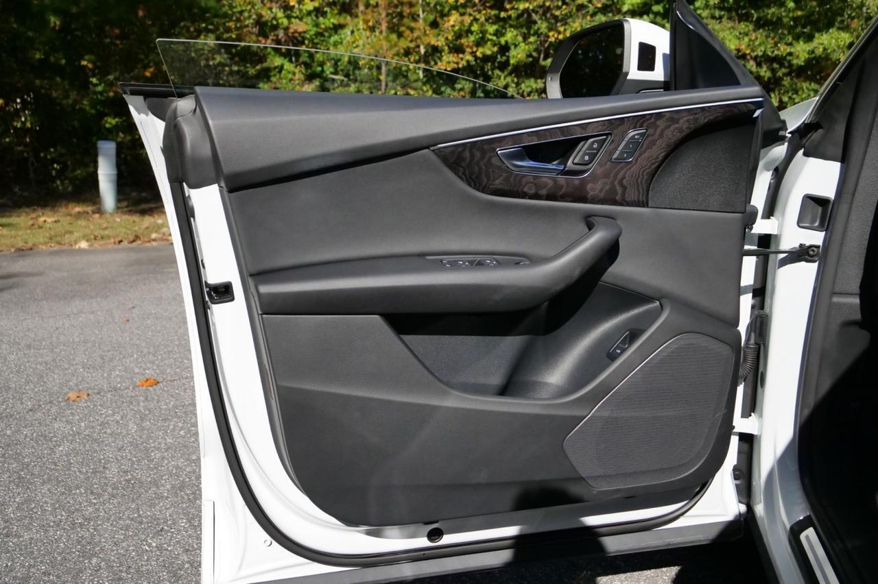 2022 Audi Q8 Premium Quattro / Convenience Package / PANO Sunroof! Lincolnton NC