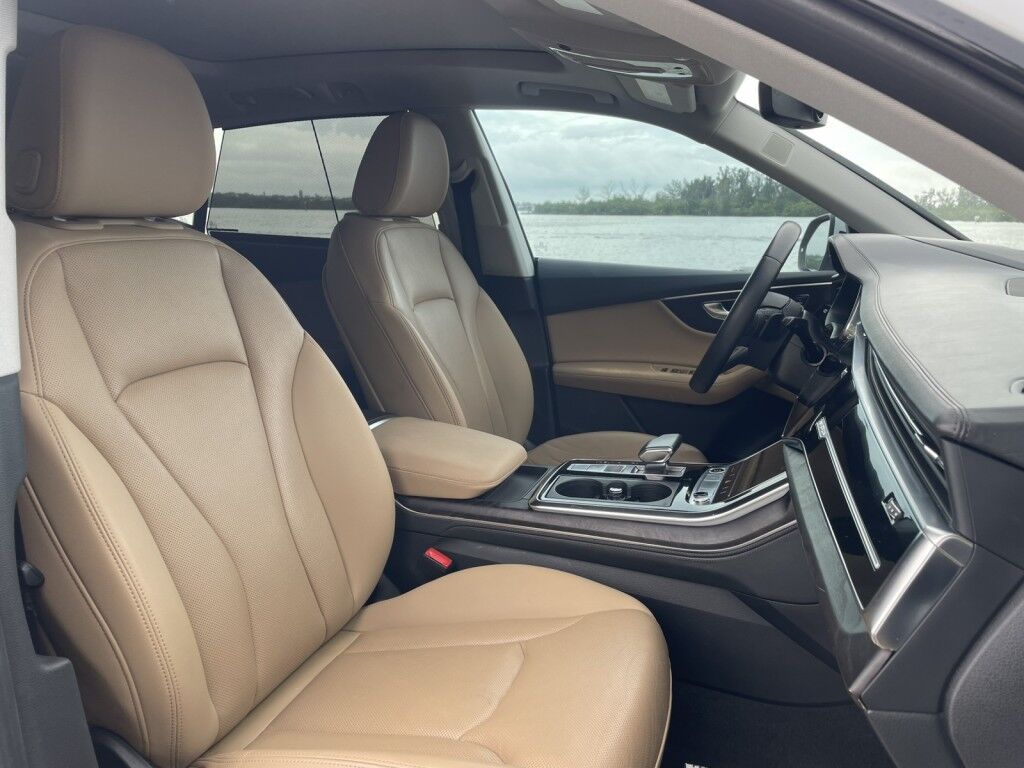2022 Audi Q8 PRESTIGE~BUCKET SEATS~HEAD-UP DISPLAY~LEATHER SEATS~MOONROOF / SUNROOF~ONLINE FINANCE & SHIPPING AVAILABLE!!!!! Sarasota FL