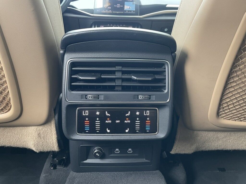 2022 Audi Q8 PRESTIGE~BUCKET SEATS~HEAD-UP DISPLAY~LEATHER SEATS~MOONROOF / SUNROOF~ONLINE FINANCE & SHIPPING AVAILABLE!!!!! Sarasota FL
