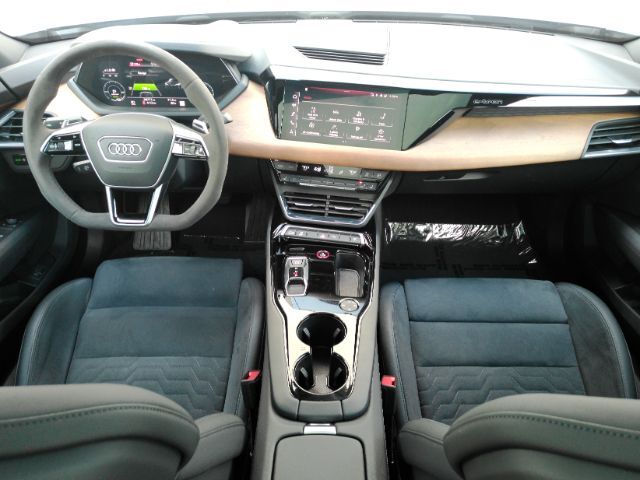 2022 Audi e-tron GT Premium Plus quattro