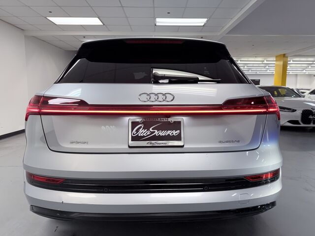 2022 Audi e-tron Premium Plus photo 3