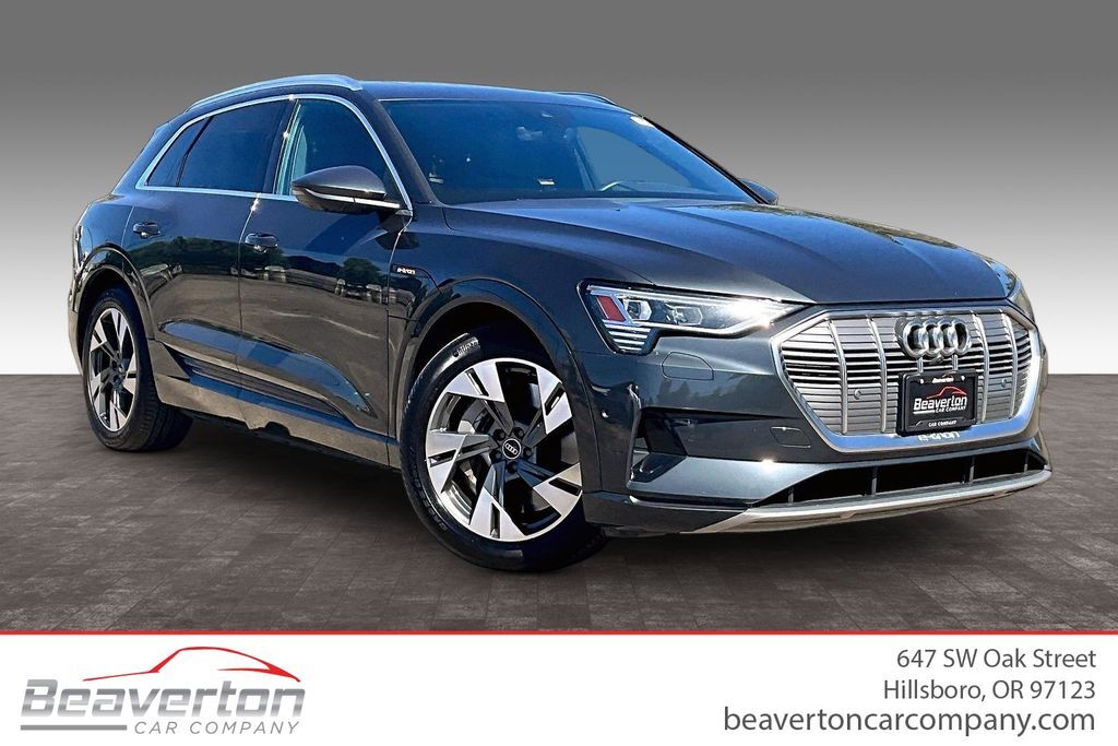 2022 Audi e-tron Premium Plus