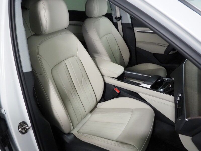 2022 Audi e-tron Premium Quattro *CONVENIENCE PLUS PKG, NAVIGATION, VIRTUAL COCKPIT, ADAPTIVE CRUISE, SAFETY ALERTS, 360 VIEW CAMERAS, PANORAMA MOONROOF, LEATHER, HEATED SEATS/STEERING, 20 INCH WHEELS, ANDROID & APPLE