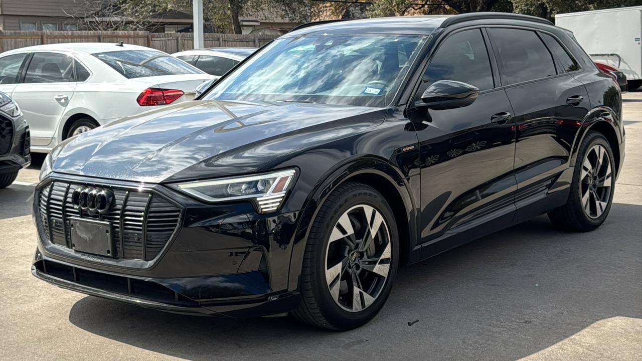 2022 Audi e-tron Premium