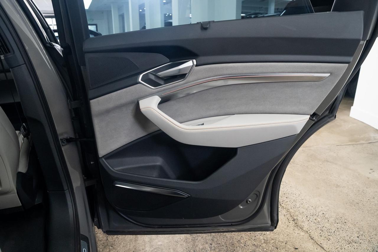 2022 Audi e-tron Prestige 1 Owner Vented Seats Black Optic Exterior Package Portland OR