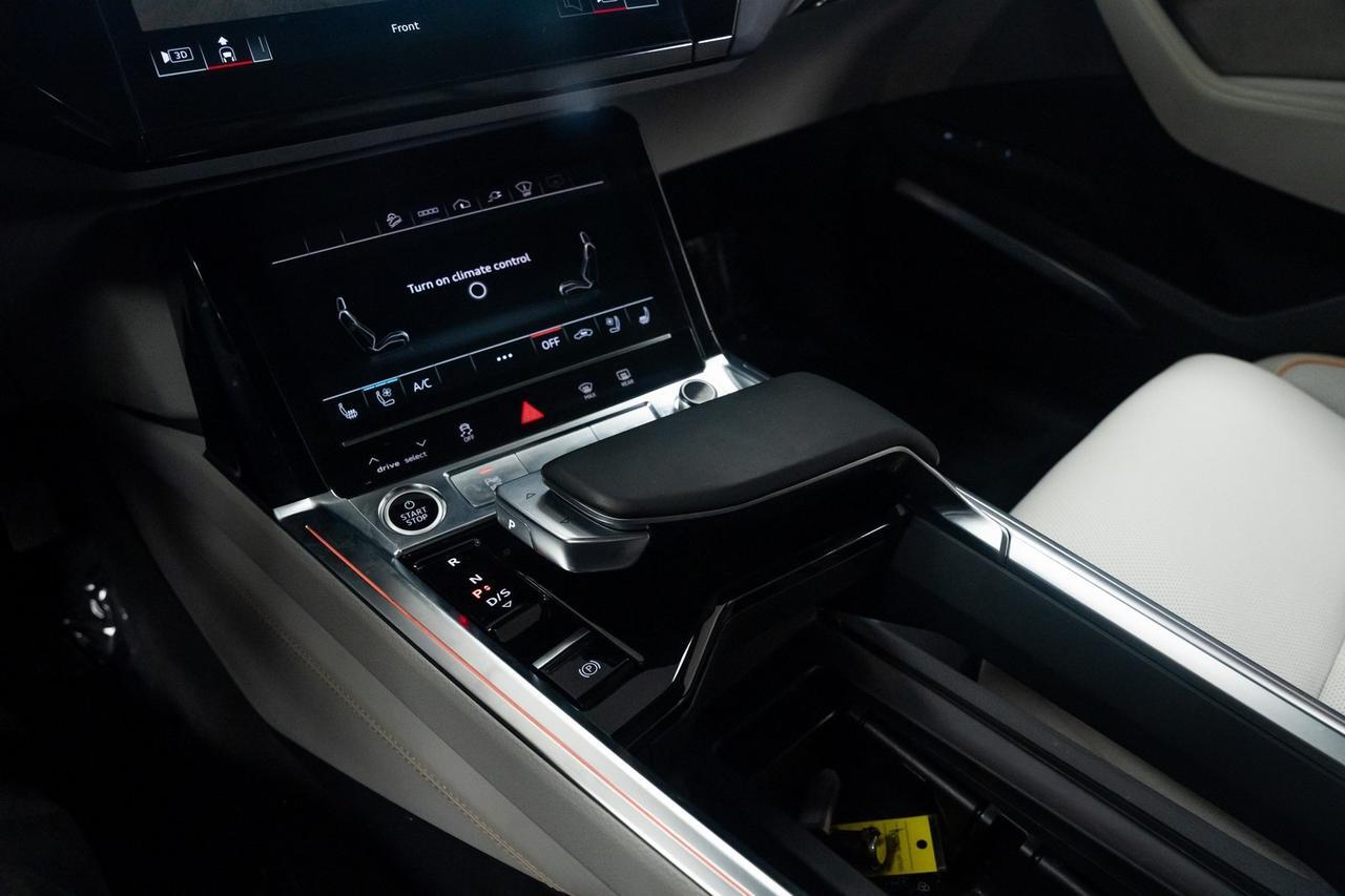 2022 Audi e-tron Prestige 1 Owner Vented Seats Black Optic Exterior Package Portland OR