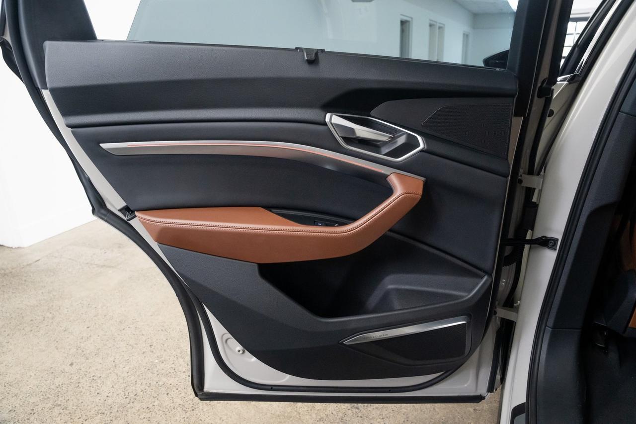 2022 Audi e-tron Prestige 1 Owner Vented Seats Black Optic Package Portland OR