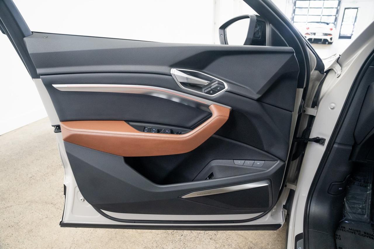 2022 Audi e-tron Prestige 1 Owner Vented Seats Black Optic Package Portland OR