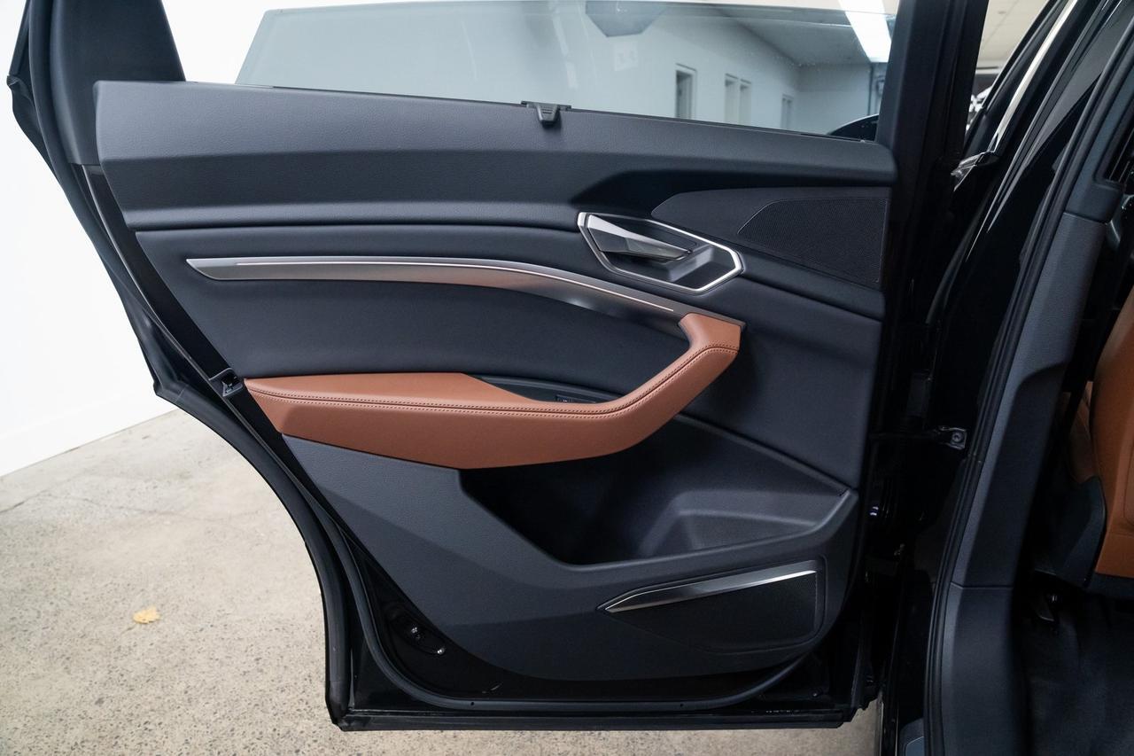 2022 Audi e-tron Prestige 1 Owner Vented Seats Chronos Package Portland OR