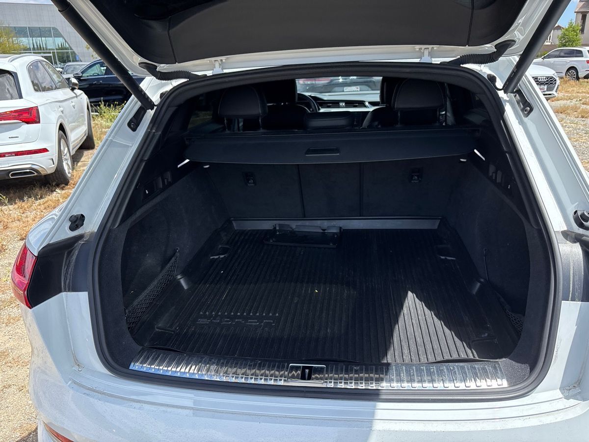 2022 Audi e-tron S Premium Plus quattro 1-Owner Vented Massage Seats Portland OR