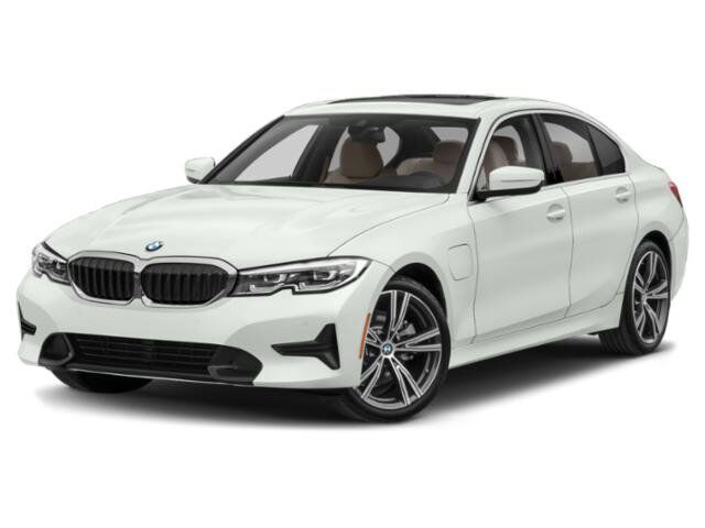 2022 BMW 3 Series 330e Sedan's photo