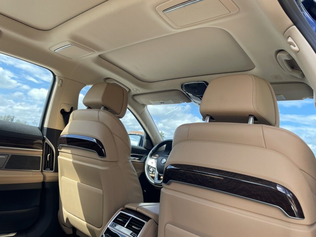 2022 BMW 7 Series 750i xDrive~BUCKETS/COOLED SEATS~CRUISE CONTROL~DRIVER ASSISTANCE PACKAGE~MOONROOF / SUNROOF~PREMIUM SOUND SYSTEM Sarasota FL