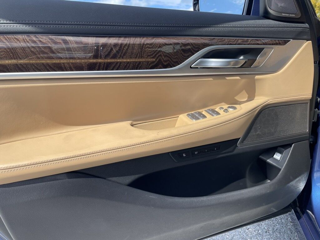 2022 BMW 7 Series 750i xDrive~BUCKETS/COOLED SEATS~CRUISE CONTROL~DRIVER ASSISTANCE PACKAGE~MOONROOF / SUNROOF~PREMIUM SOUND SYSTEM Sarasota FL
