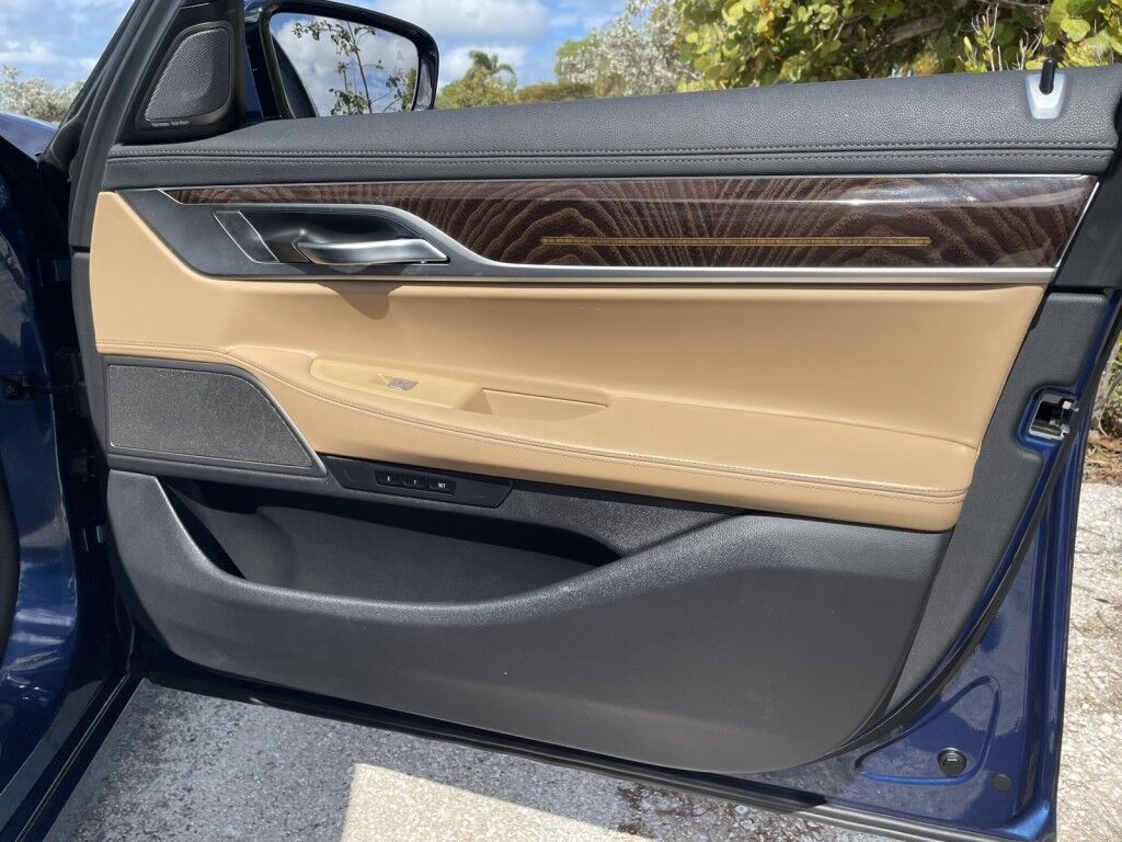 2022 BMW 7 Series 750i xDrive~BUCKETS/COOLED SEATS~CRUISE CONTROL~DRIVER ASSISTANCE PACKAGE~MOONROOF / SUNROOF~PREMIUM SOUND SYSTEM Sarasota FL