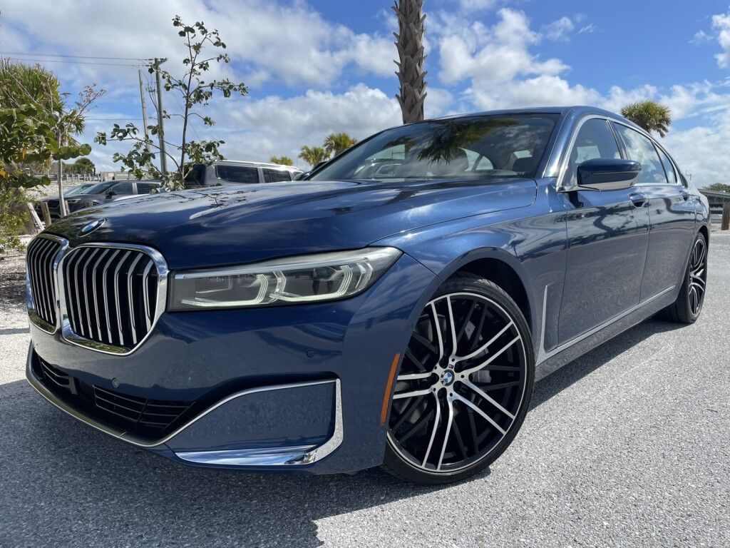 2022 BMW 7 Series 750i xDrive~BUCKETS/COOLED SEATS~CRUISE CONTROL~DRIVER ASSISTANCE PACKAGE~MOONROOF / SUNROOF~PREMIUM SOUND SYSTEM