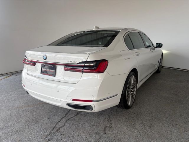 2022 BMW 740 i