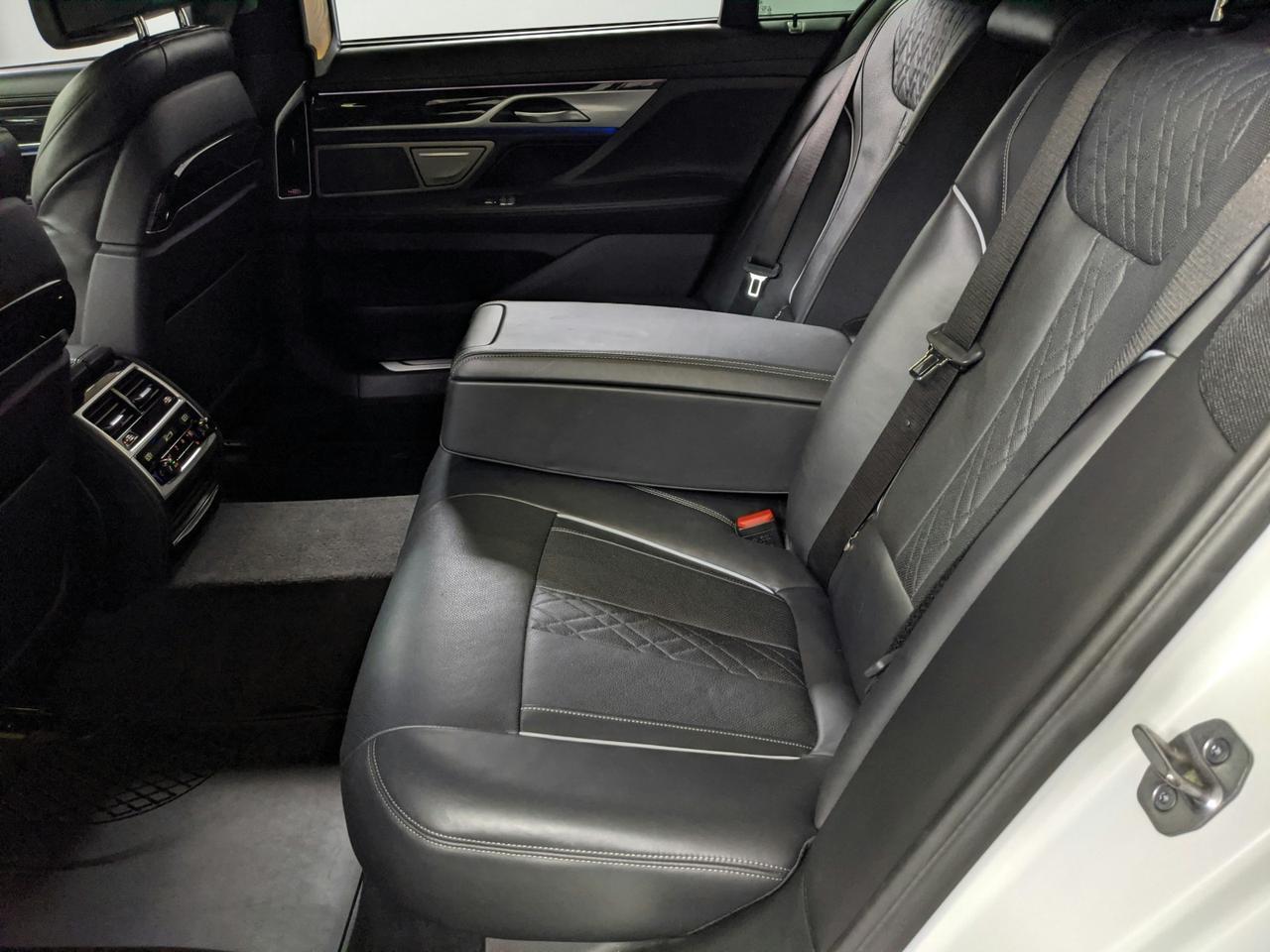 2022 BMW 750i xDrive Frozen White! Factory Warranty Until 04/26 St. Charles  IL