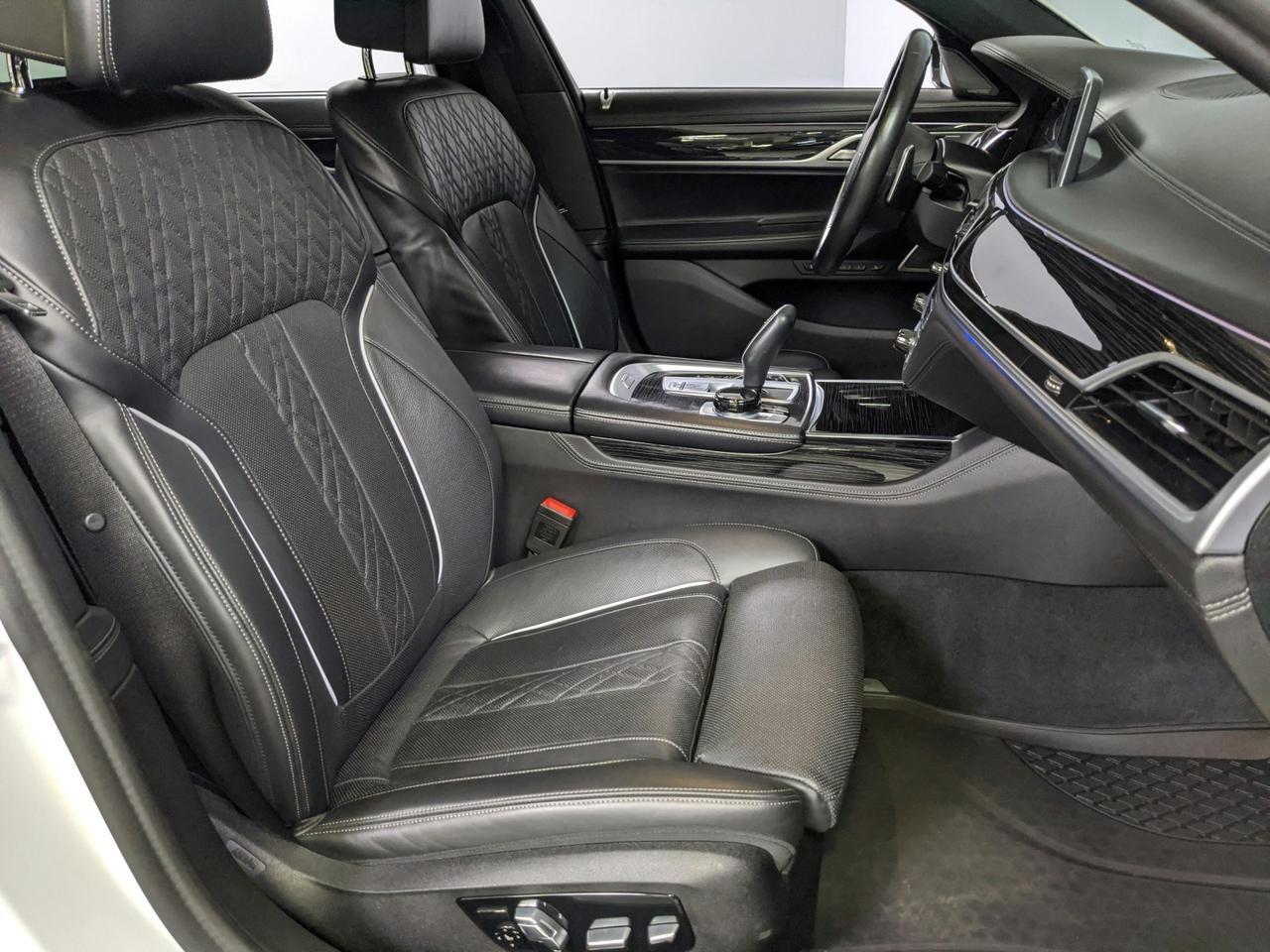 2022 BMW 750i xDrive Frozen White! Factory Warranty Until 04/26 St. Charles  IL