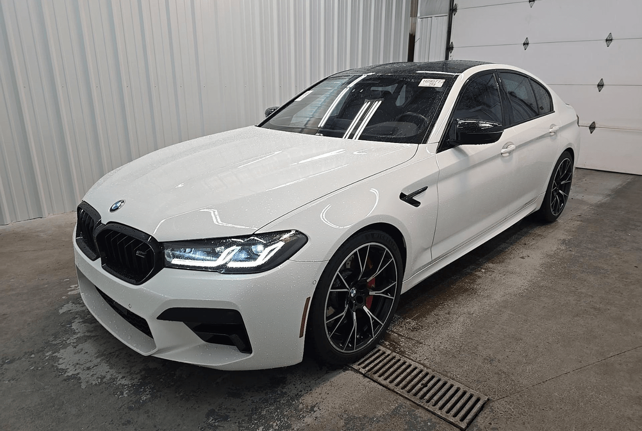 2022 BMW M5 -'s photo