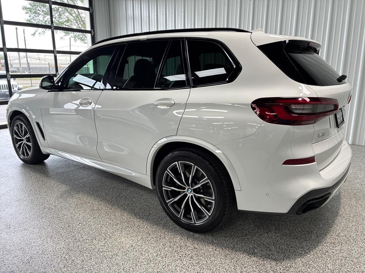 2022 BMW X5 sDrive40i, M-Sport Pk, Parking Assistance Pkg, 4-Zone Climate