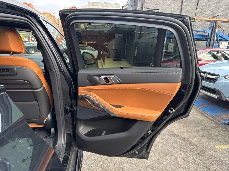 2022 BMW X6 xDrive40i w/ M Sport Package Arlington VA