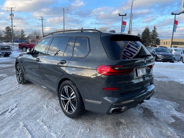 2022 BMW X7 M50i