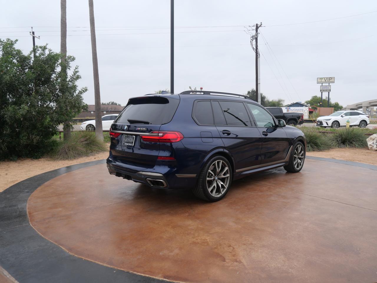 2022 BMW X7 M50i