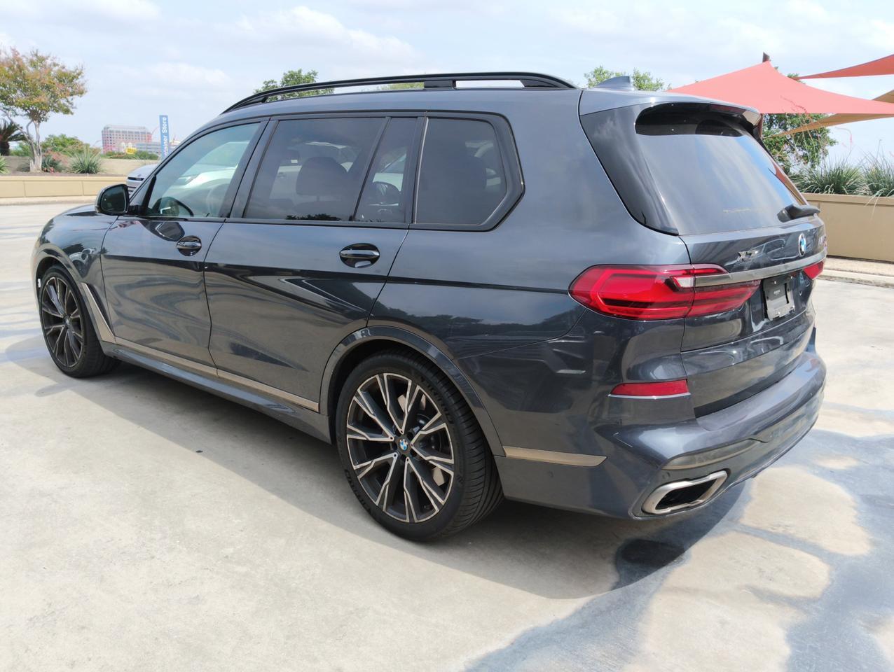 2022 BMW X7 M50i