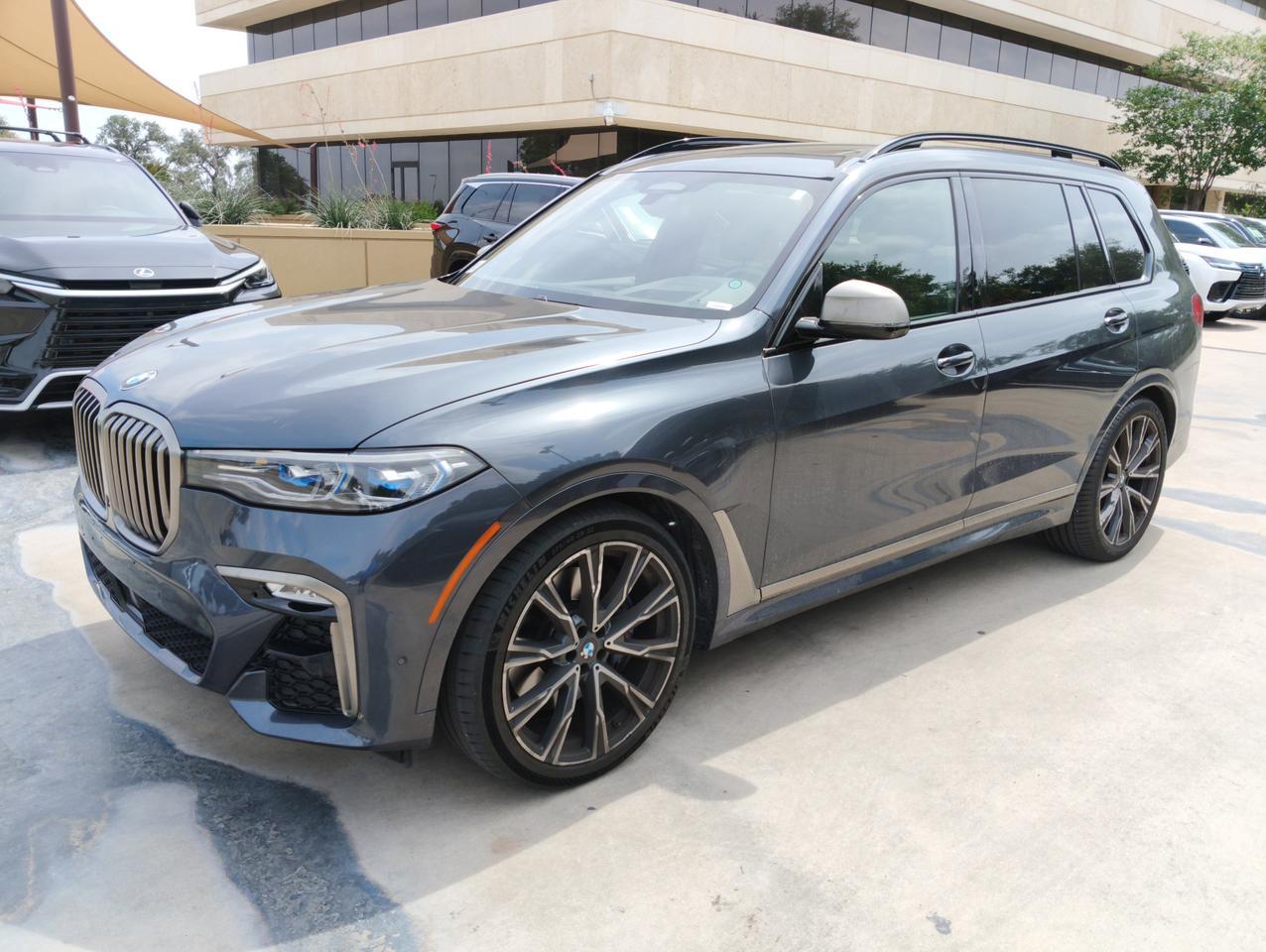 2022 BMW X7 M50i