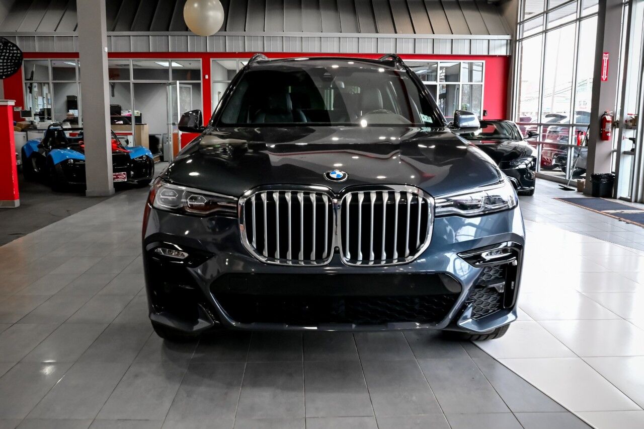 2022 BMW X7 xDrive40i, M-Sport, Park Assist, Shadowline Pkg, Leather Seats
