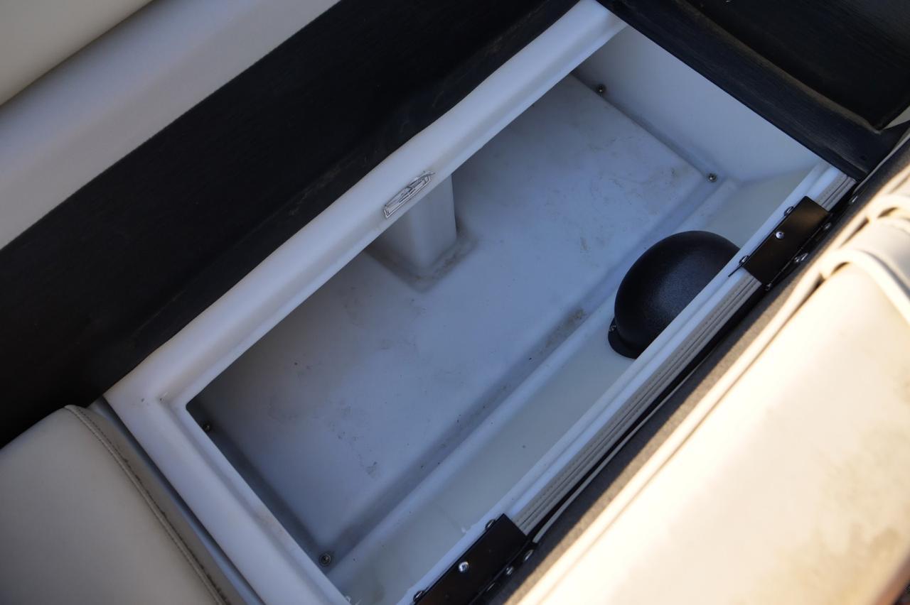 2022 Barletta Cabrio Ultra Lounge C22UC / Tri-Toon / Power Top / Co Captain Chair! Lincolnton NC