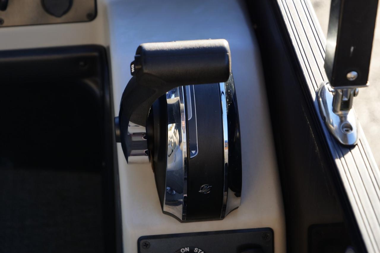 2022 Barletta Cabrio Ultra Lounge C22UC / Tri-Toon / Power Top / Co Captain Chair! Lincolnton NC