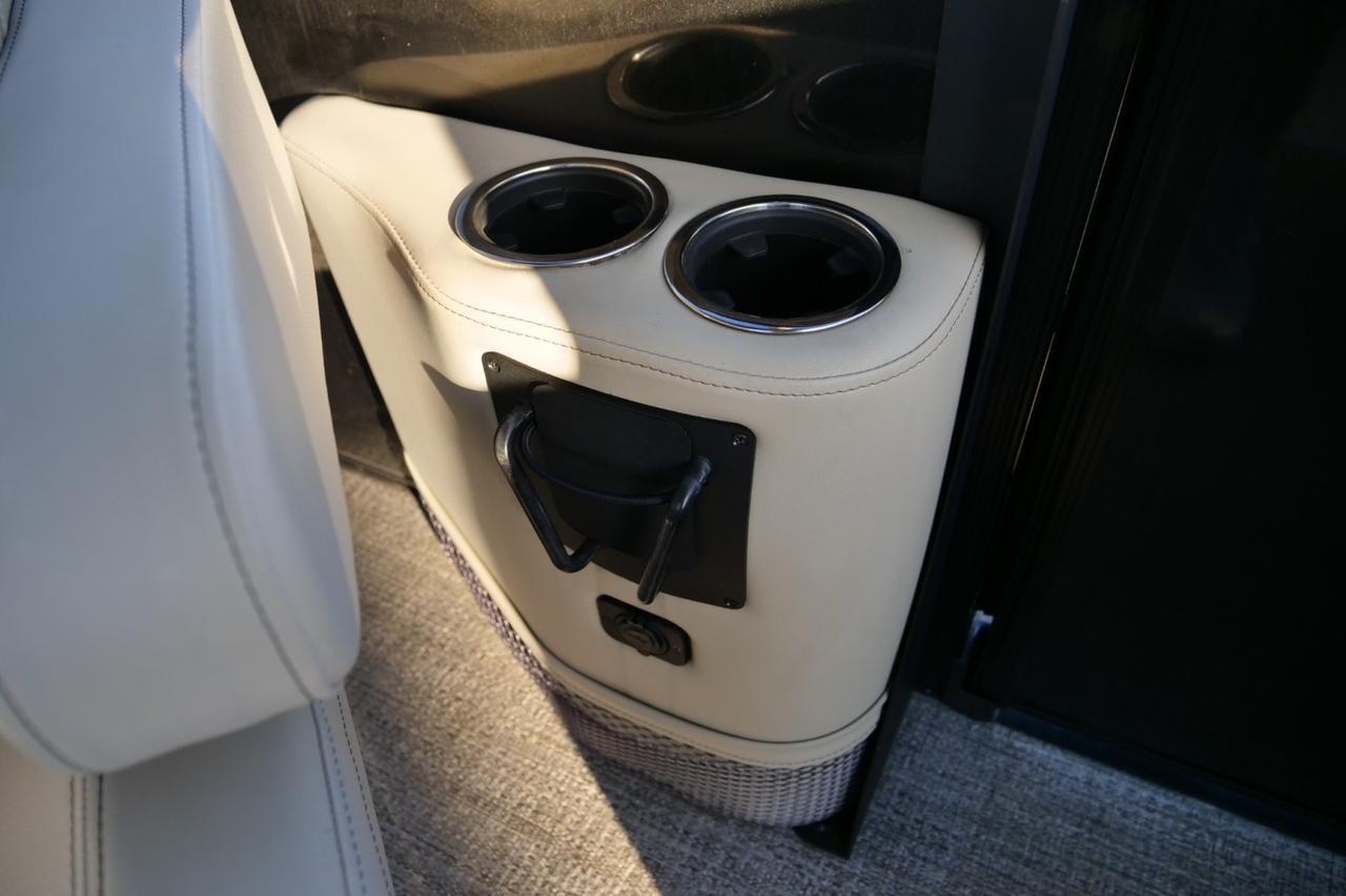 2022 Barletta Cabrio Ultra Lounge C22UC / Tri-Toon / Power Top / Co Captain Chair! Lincolnton NC