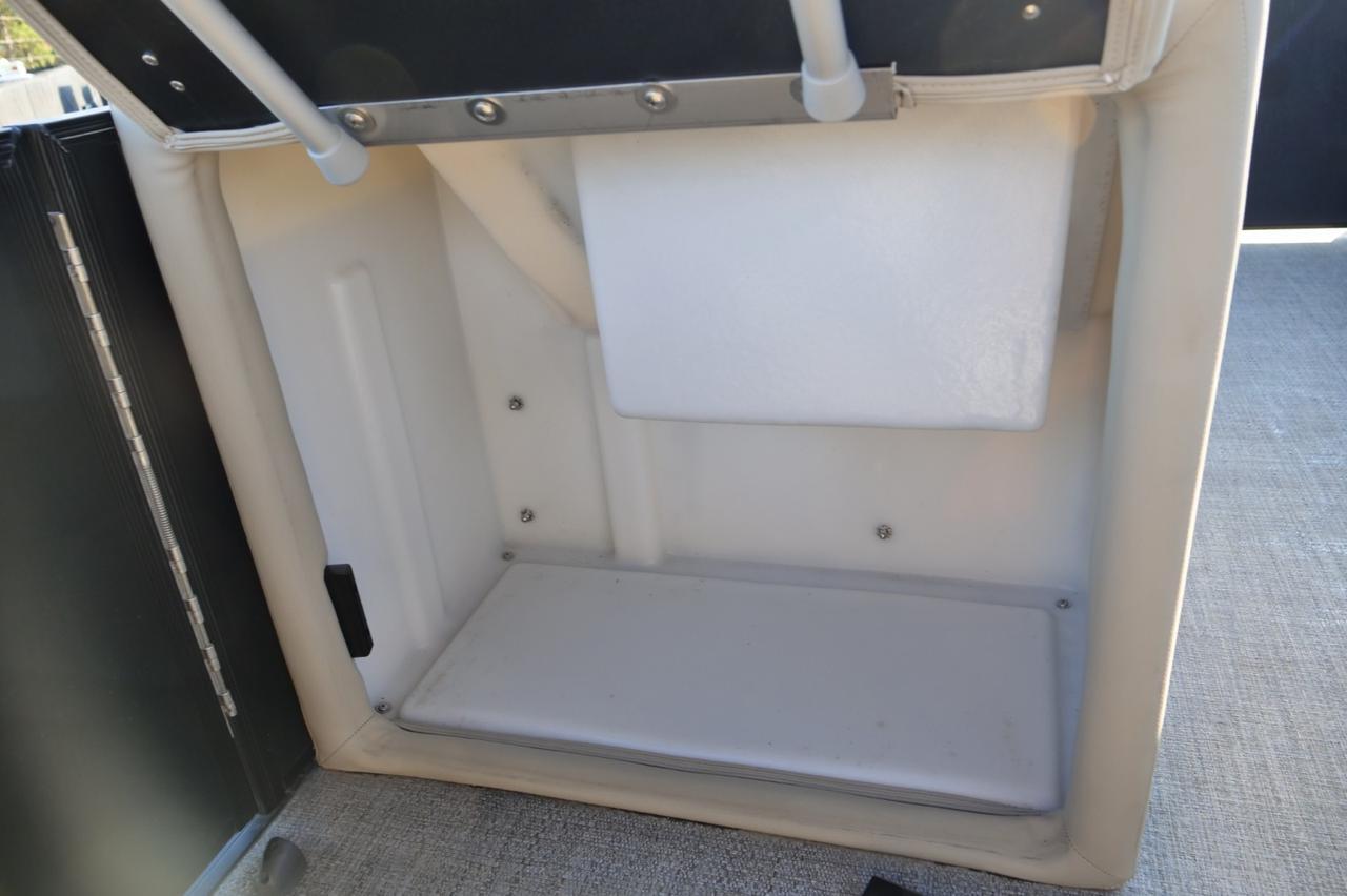 2022 Barletta Cabrio Ultra Lounge C22UC / Tri-Toon / Power Top / Co Captain Chair! Lincolnton NC