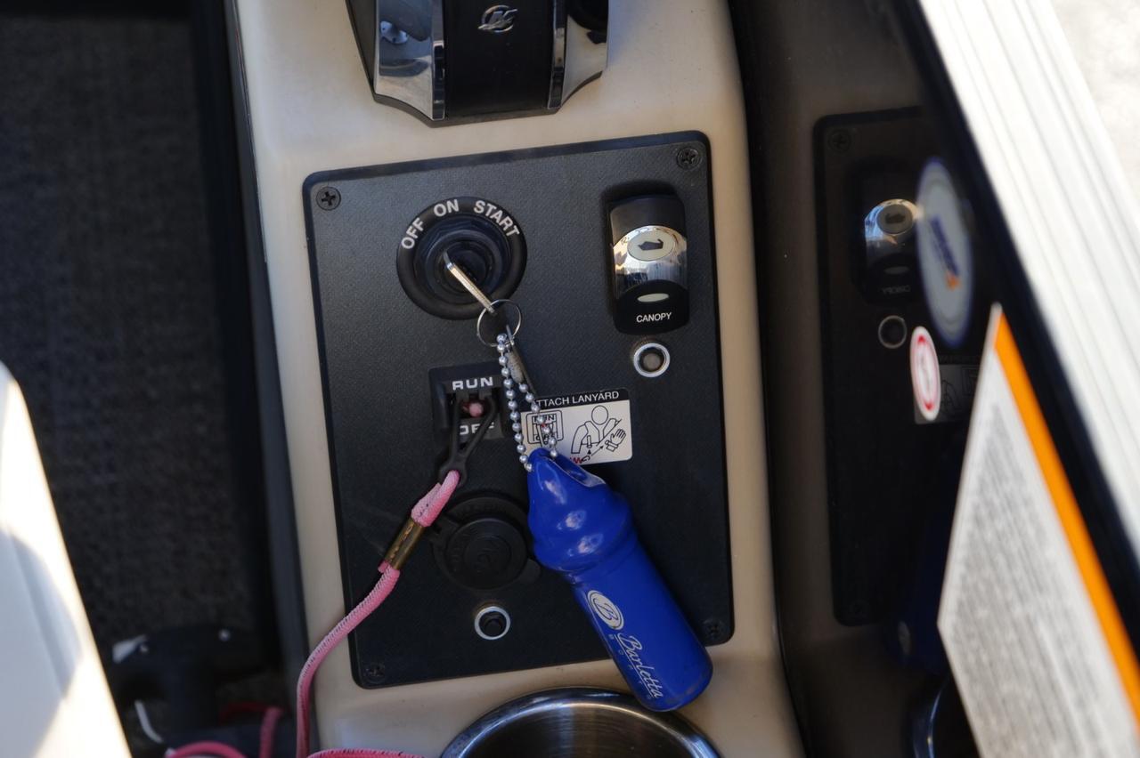 2022 Barletta Cabrio Ultra Lounge C22UC / Tri-Toon / Power Top / Co Captain Chair! Lincolnton NC