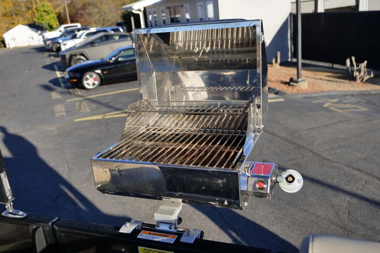 2022 Barletta Cabrio Ultra Lounge C22UC / Tri-Toon / Power Top / Co Captain Chair! Lincolnton NC