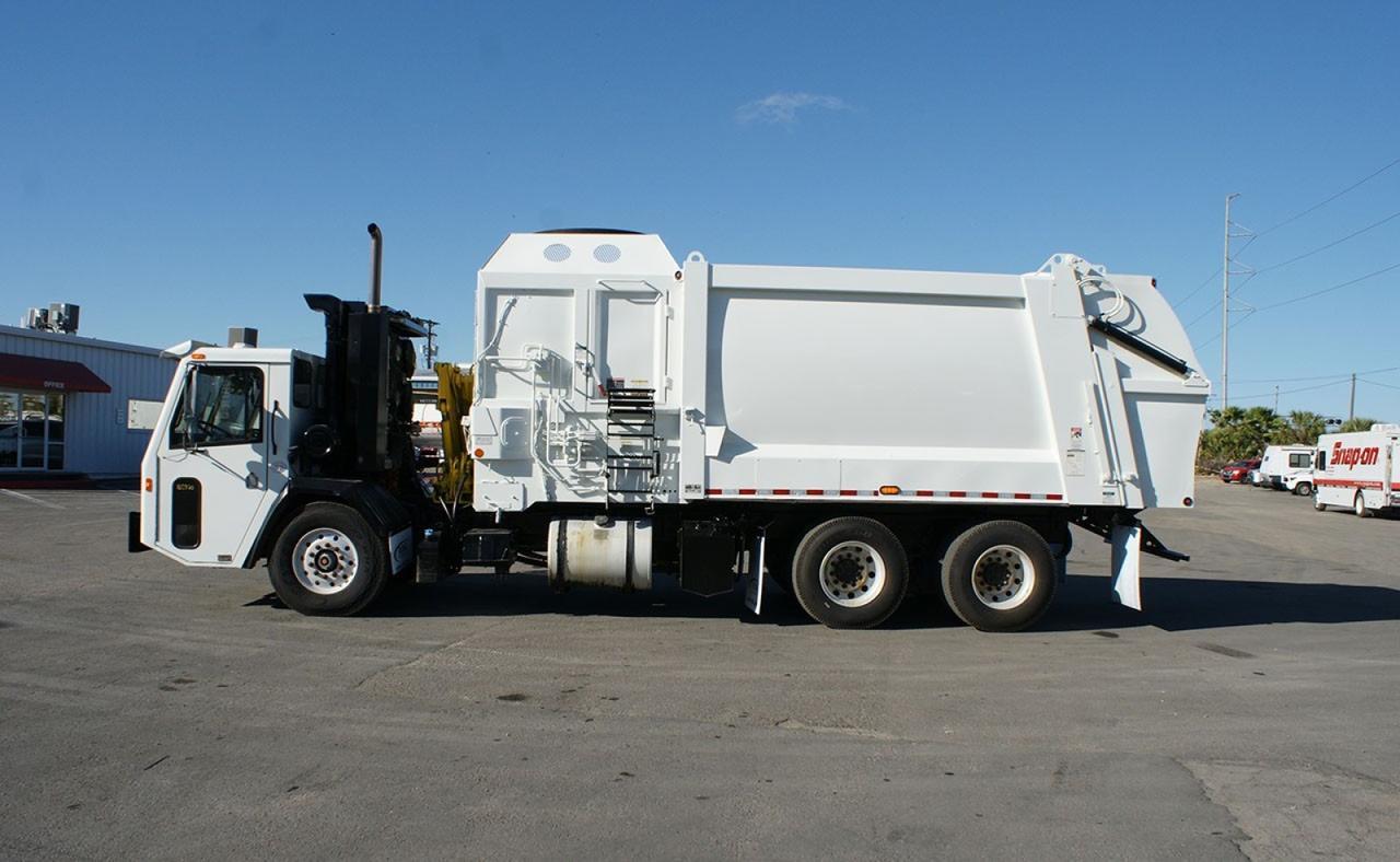 2022 Battle Motors LET2 28 yard Heil Side Loader Garbage Truck Tampa FL