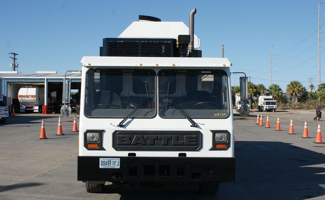 2022 Battle Motors LET2 28 yard Heil Side Loader Garbage Truck Tampa FL