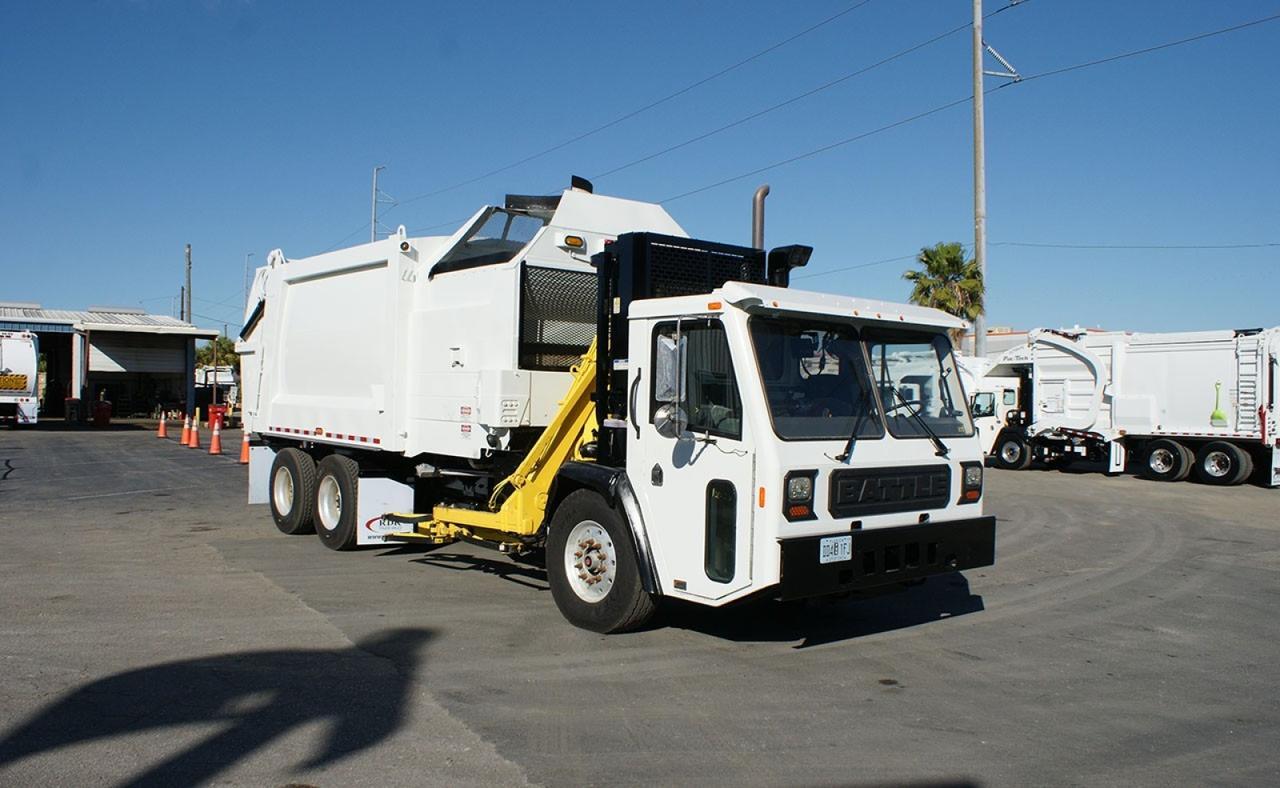2022 Battle Motors LET2 28 yard Heil Side Loader Garbage Truck