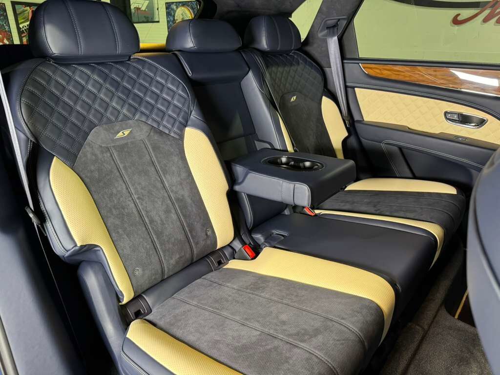 2022 Bentley Bentayga S Dark Sapphire paint, Blackline Specification, bespoke interior AND MUCH MORE!! Fort Lauderdale FL