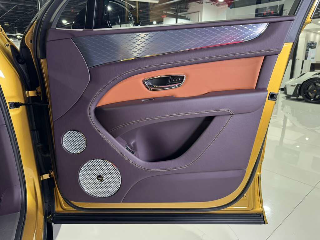 2022 Bentley Bentayga S Khamun By Mulliner,Blackline Specification,Naim audio system,rear executive seating AND MUCH MORE! Fort Lauderdale FL