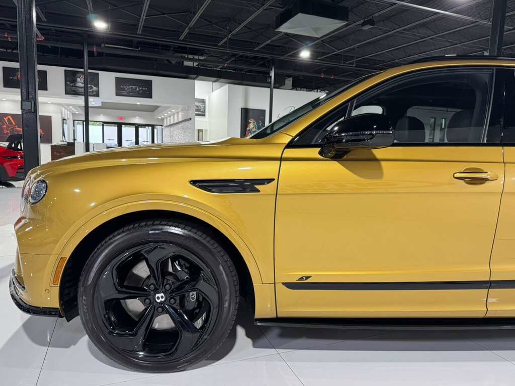 2022 Bentley Bentayga S Khamun By Mulliner,Blackline Specification,Naim audio system,rear executive seating AND MUCH MORE! Fort Lauderdale FL