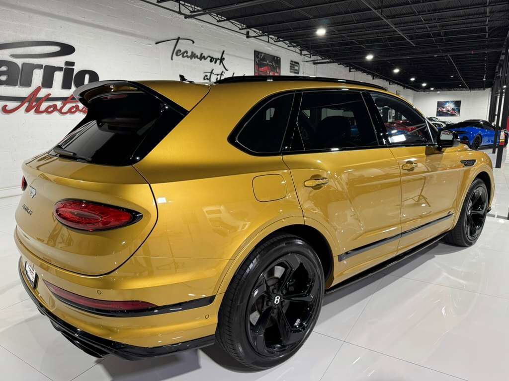 2022 Bentley Bentayga S Khamun By Mulliner,Blackline Specification,Naim audio system,rear executive seating AND MUCH MORE! Fort Lauderdale FL
