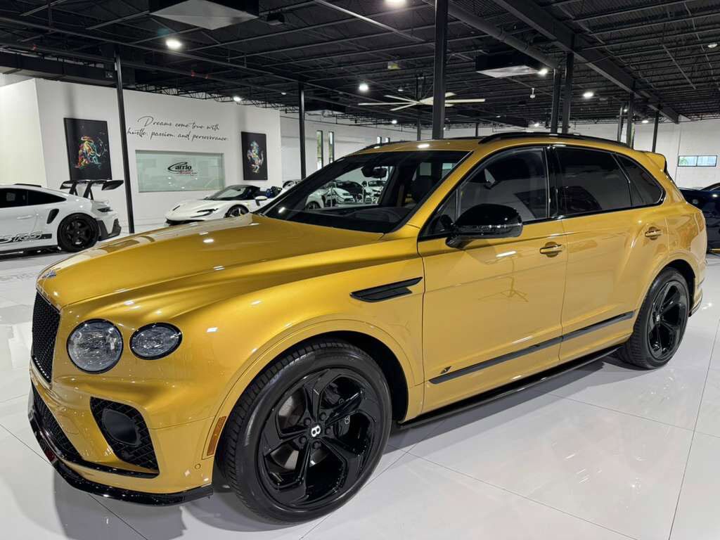 2022 Bentley Bentayga S Khamun By Mulliner,Blackline Specification,Naim audio system,rear executive seating AND MUCH MORE! Fort Lauderdale FL