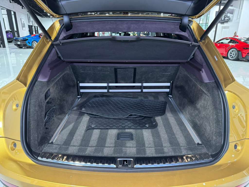 2022 Bentley Bentayga S Khamun By Mulliner,Blackline Specification,Naim audio system,rear executive seating AND MUCH MORE! Fort Lauderdale FL