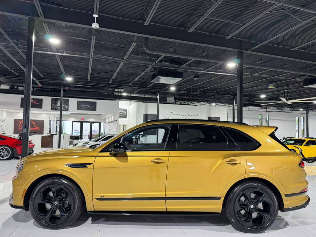 2022 Bentley Bentayga S Khamun By Mulliner,Blackline Specification,Naim audio system,rear executive seating AND MUCH MORE! Fort Lauderdale FL