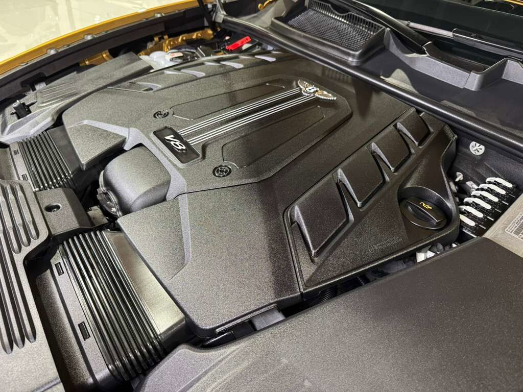 2022 Bentley Bentayga S Khamun By Mulliner,Blackline Specification,Naim audio system,rear executive seating AND MUCH MORE! Fort Lauderdale FL