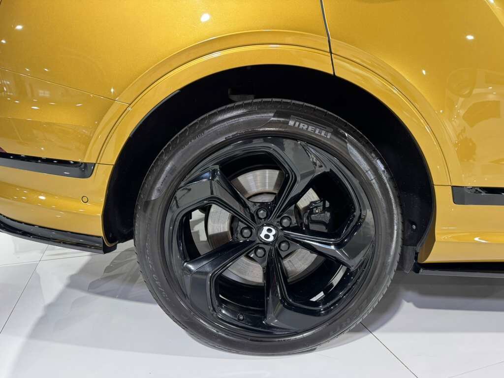 2022 Bentley Bentayga S Khamun By Mulliner,Blackline Specification,Naim audio system,rear executive seating AND MUCH MORE! Fort Lauderdale FL